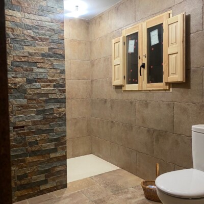 Reformas de baños en Avila, Cerni construcciones y reformas, plato de ducha blanco, mampara de obra Reformas de baños en Avila, Cerni construcciones y reformas, plato de ducha blanco, mampara de obra