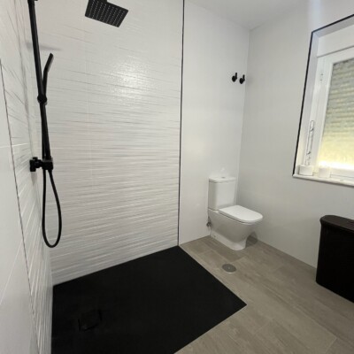 Reformas de baños en Avila, Cerni construcciones y reformas,mampara perfiles y plato ducha negro Reformas de baños en Avila, Cerni construcciones y reformas,mampara perfiles y plato ducha negro